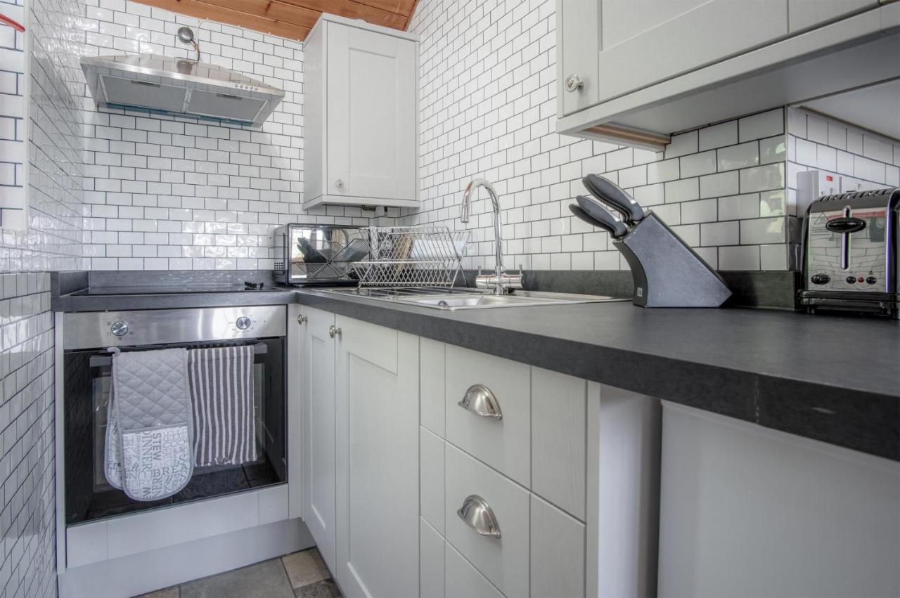 Honeysuckle - 1 Bedroom - Amroth